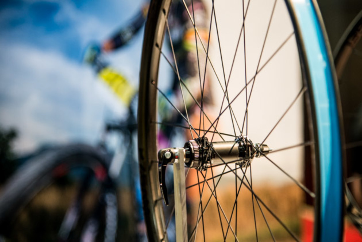 Reynolds' new Blacklabel 27.5 AM wheels are meant to tackle hard-hitting enduro and all-mountain riding. They are 23-millimeters wide, tied with 28 spokes and made of MR5 carbon.