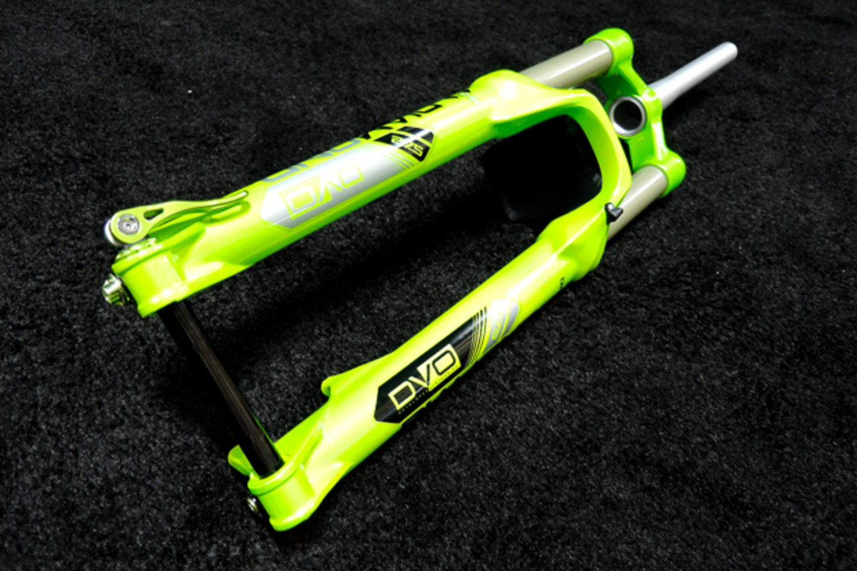 The small-batch, enthusiast-driven suspension company, DVO Suspension, will be launching its new 'Diamond' all-mountain/enduro fork later this year. The Diamond, which was designed with input from Cedric Gracia, features several well-conceived tuning options for discerning riders.