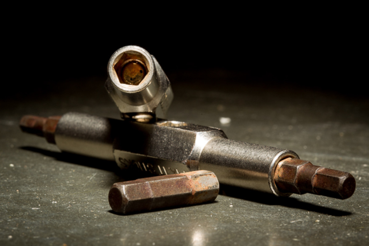 Strong magnets keep bits in place. Occasionally, the bit will stick to the bolt and pull out of the tool. I've gotten used to giving a gentle opposite turn after snugging fasteners to free any potential bit jamming. Photo: Anthony Smith