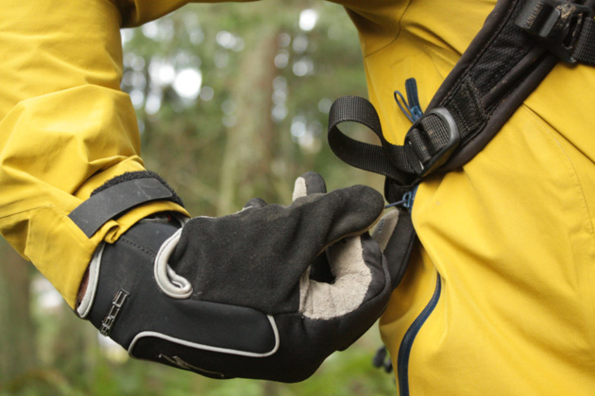 Side vents work as well as pit zips, but I find them a bit harder to operate when you're wearing a hydration pack. The straps on my CamelBak got in the way. Not a deal breaker, but kind of annoying.