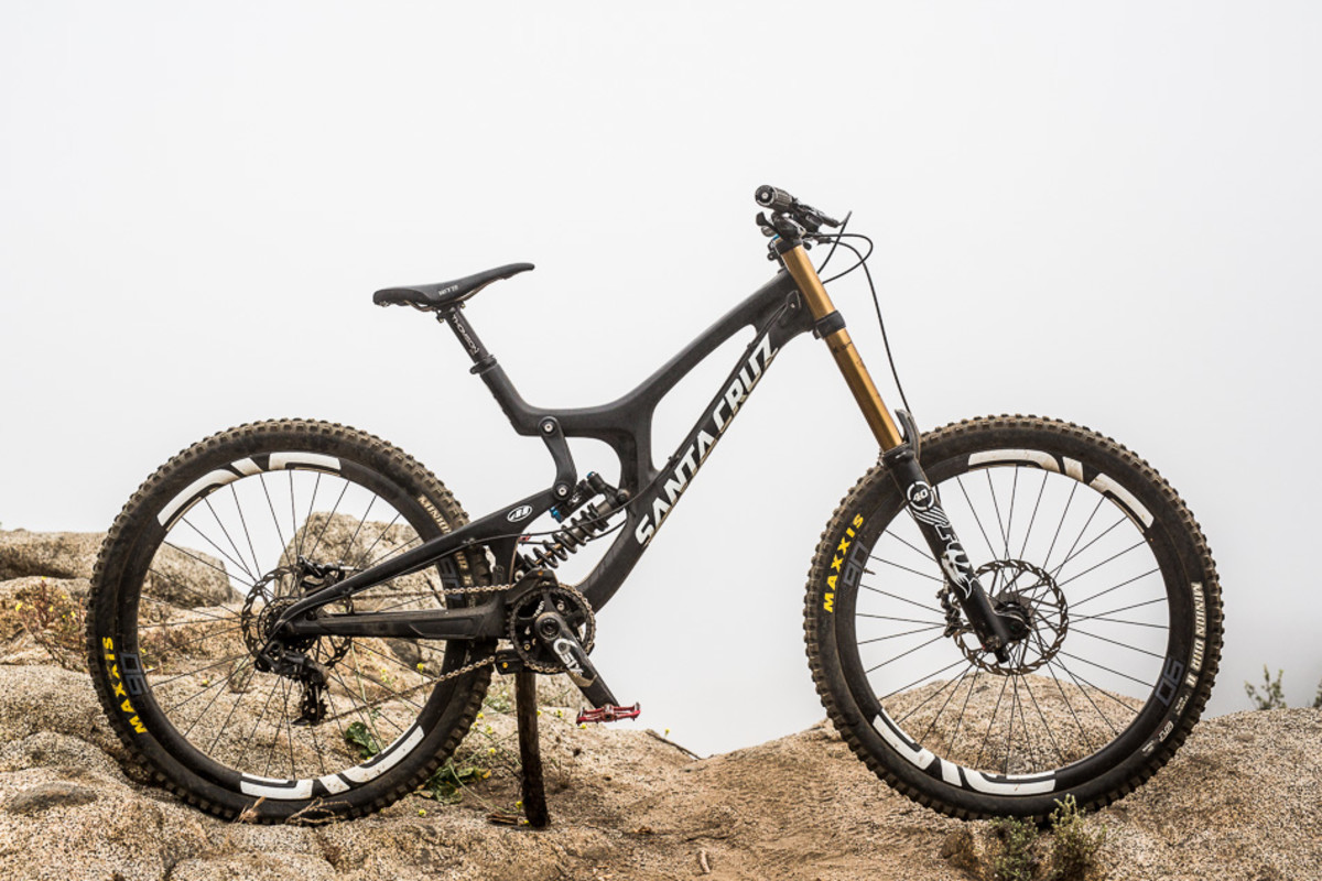 Santa Cruz Launches New V10 Carbon BikeMag
