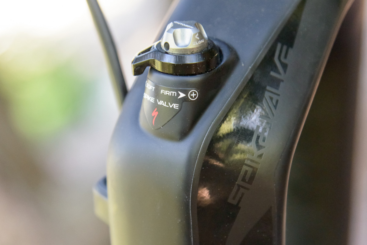 Specialized's suspension engineers designed a special damper for the RS-1, which gets rid of the stock remote lockout, and features a Spike Valve to improve control. For it, Rockshox built a special RS-1 mold just for Specialized.