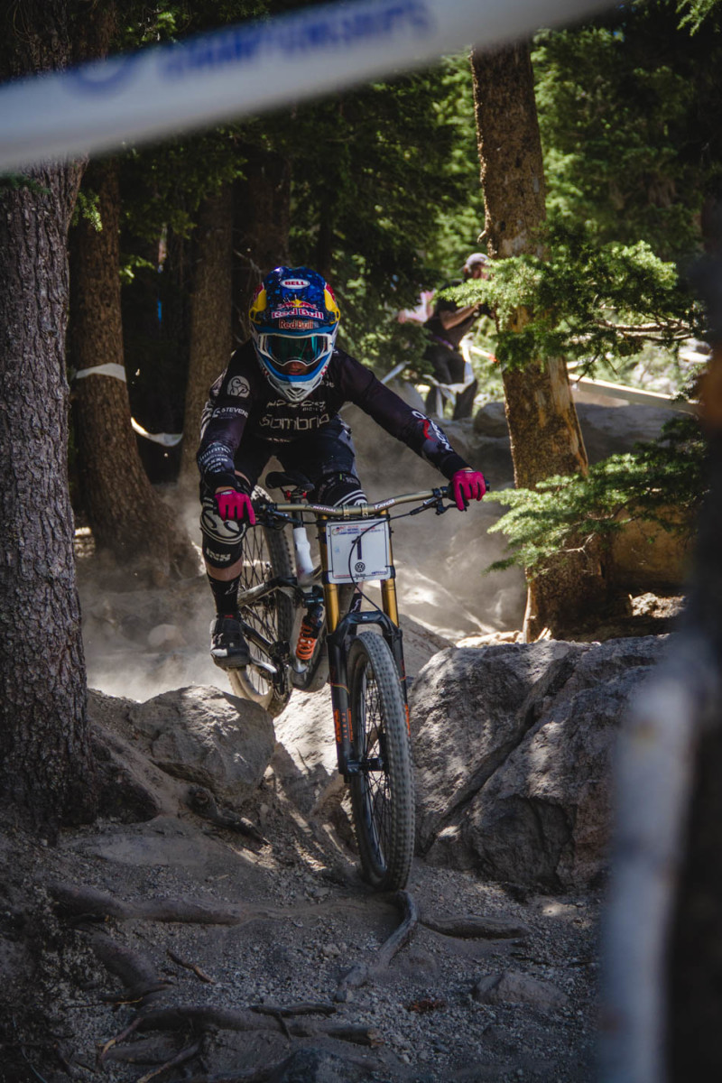 Jill Kintner is on fire this weekend. After taking the win in dual slalom last night, she earned herself another stars and stripes jersy this afternoon.