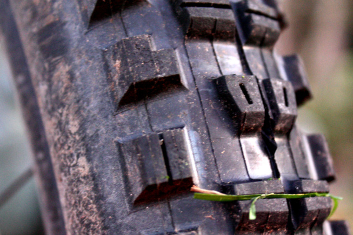 Take the basic shoulder knob profile from the DHF and add a whole lot of traction-enhancing crown knobs and you get the DHR II--a tire that just digs in no matter how you're riding it.