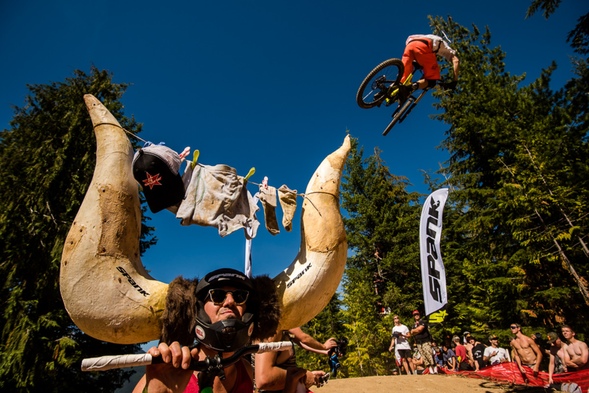 Once the field of 120 riders had been narrowed down to the final 30, the fans were horny for action. Photo: Bruno Long