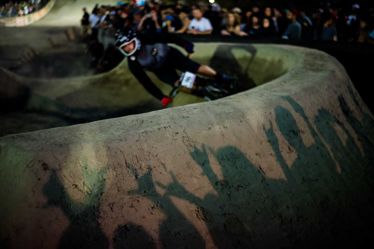 With a full moon out, the fans were howling at the moon and throwing the horns. Photo: Bruno Long