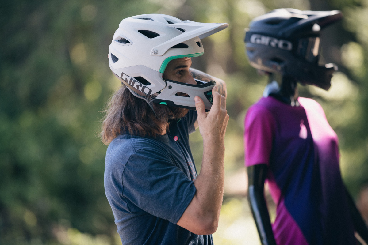 Here, a Giro employee shows that the chinbar is so easy to remove, even a mannequin can do it. Photo: Robin O'neill